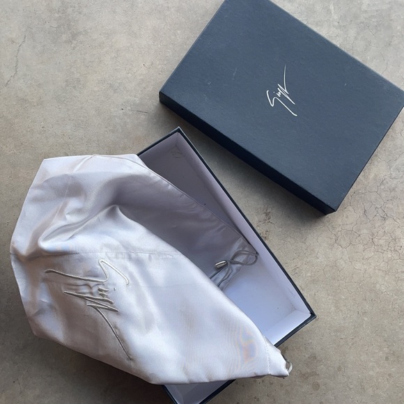 Beautiful Giuseppe pumps - Picture 5 of 7